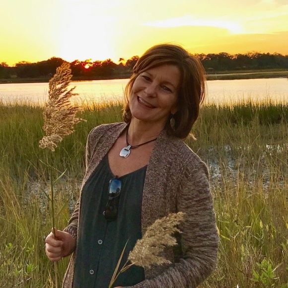 Meet your Posher, Nancy - Picture 1 of 8